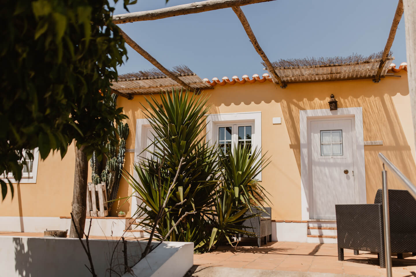 Entrada das casas no alojamento local Casal do Surdo em Mouriscas, Abrantes